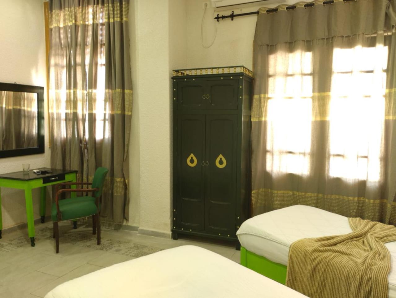 Hotel Ayachi Tunis Buitenkant foto