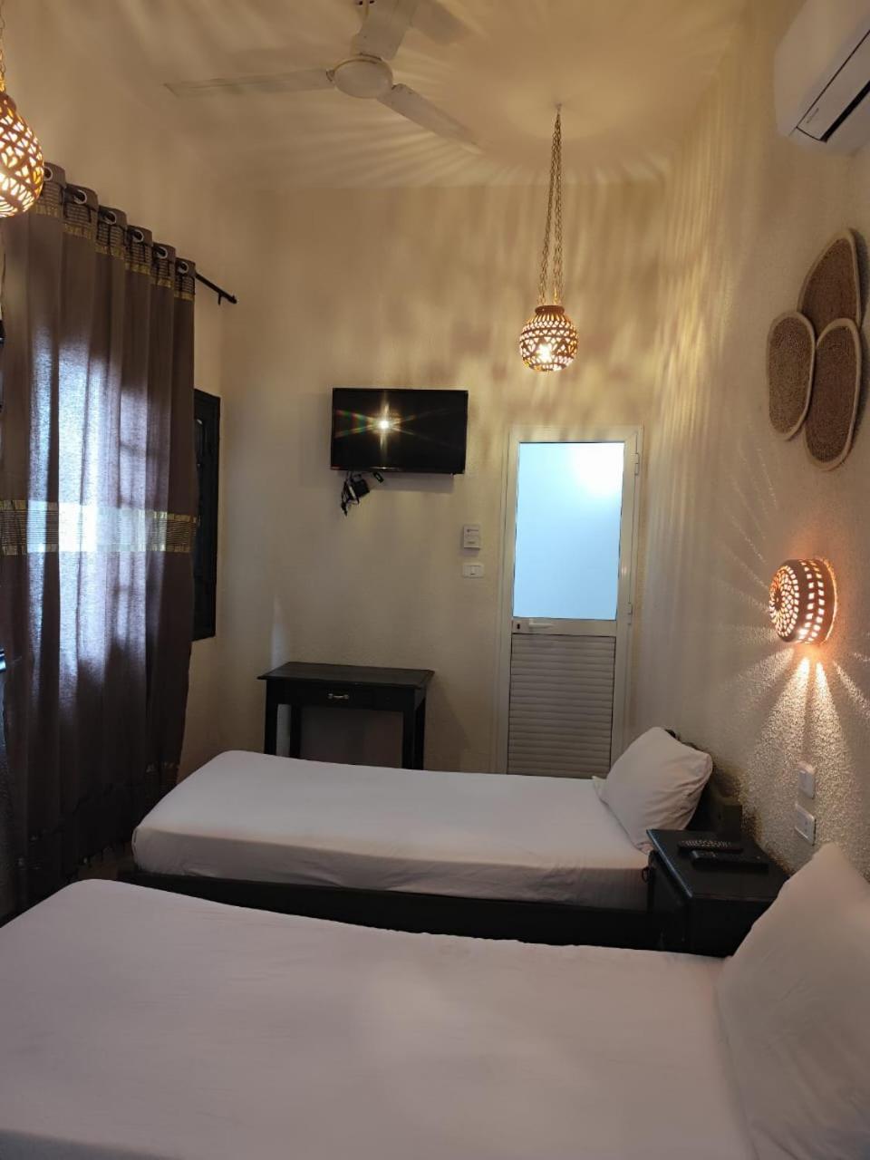 Hotel Ayachi Tunis Buitenkant foto
